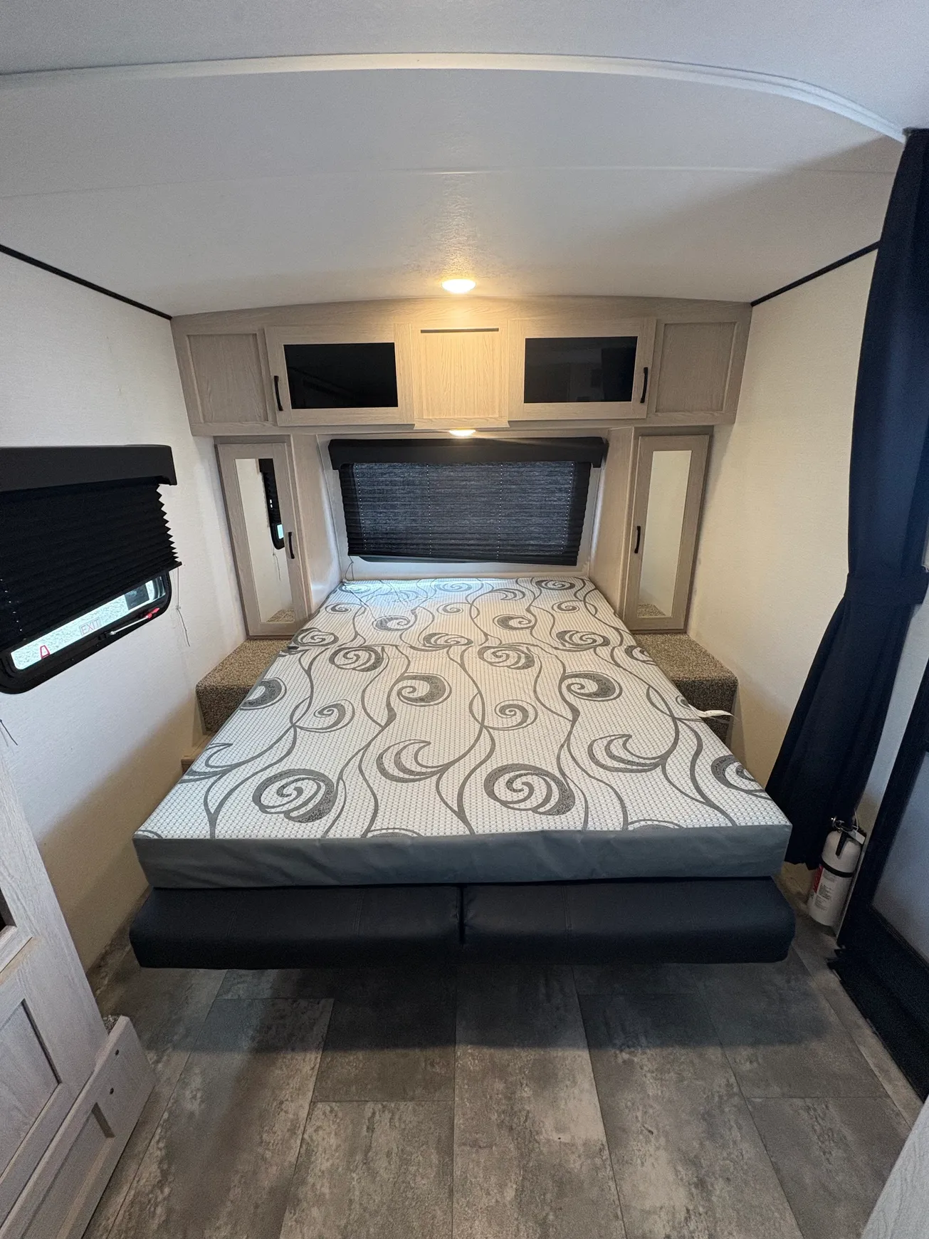 Modern camper bedroom design